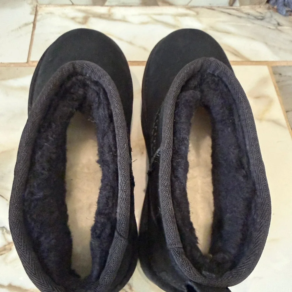 UGG Classic Ultra Mini Platform Black Suede Sheepskin Lined Ankle Boots Womens 6